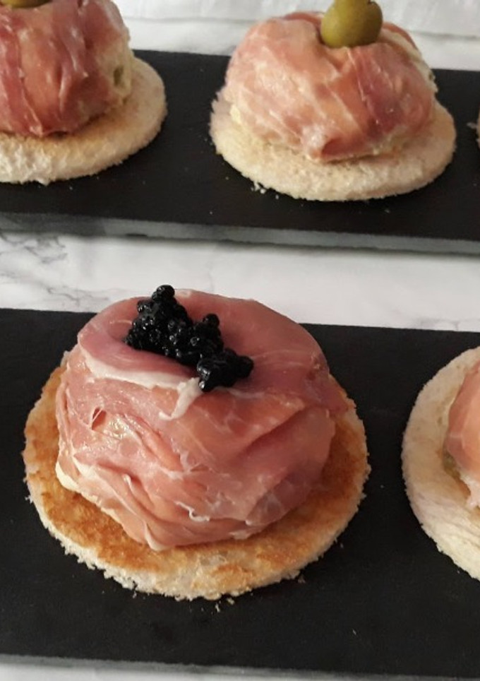 Una foto de Ensaladilla de encurtidos con jamón