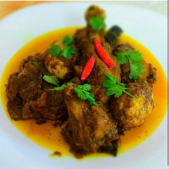 A picture of Chicken Dakbungalow Curry.