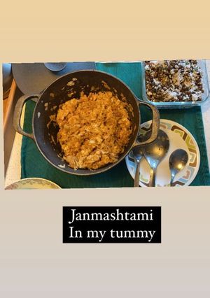 A picture of Sweet poha and chickpeas/ chana upkari.