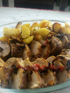 Una foto de Peceto, bondiola, papas y boñatos al horno deliciosa😋