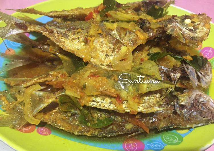 Ikan Selar Bumbu Kuning