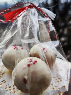 Red Velvet (vörös barsony) cake pops recept fotója