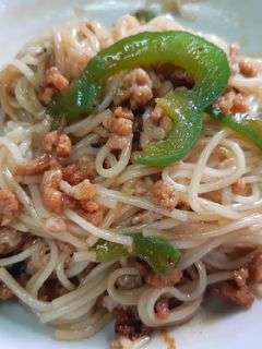 รูปของ หมูสับผัดพริกหวานและโซเมน