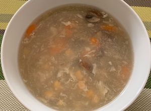 Hình của món Súp gà ngô nấm cà rốt.