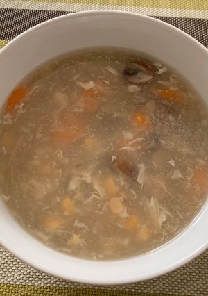 Hình của món Súp gà ngô nấm cà rốt.