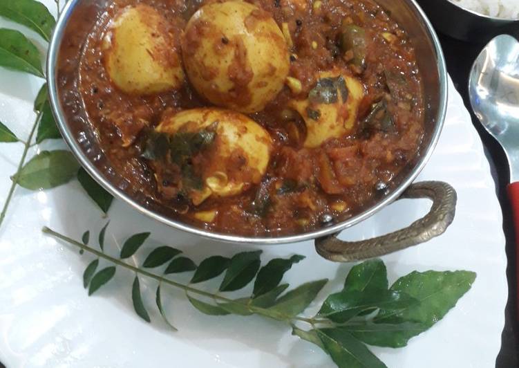 The Simple and Healthy Mutta curry