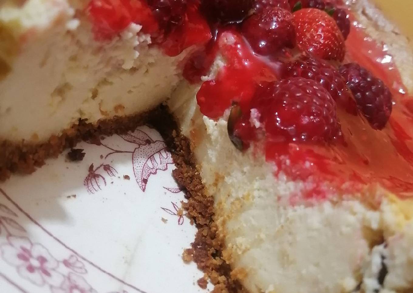 Cheesecake con compota de frambuesas