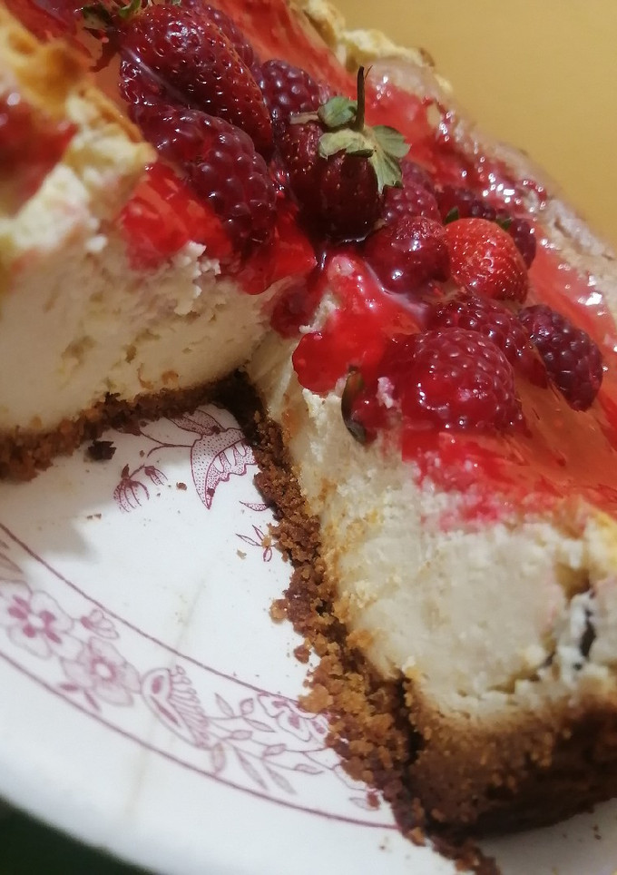 Una foto de Cheesecake con compota de frambuesas