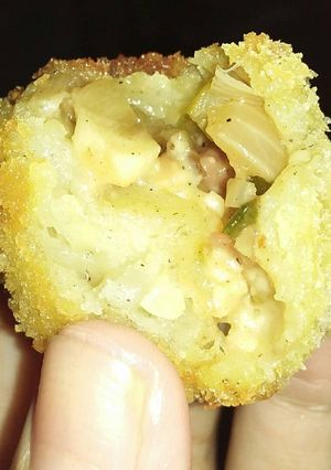 Foto resep Bola-bola kentang isi sosis keju yummy dan mudah (kroket)