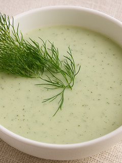 Joghurtos-kapros uborkaleves recept fotója