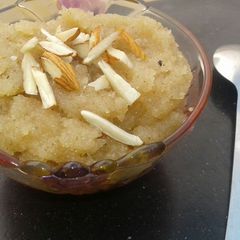 A picture of Sooji halwa.