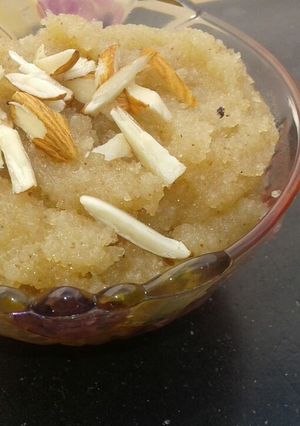 A picture of Sooji halwa.