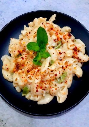 A picture of White sauce macroni.