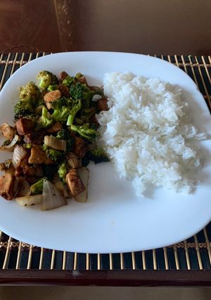 Una foto de Pollo con brócoli fácil