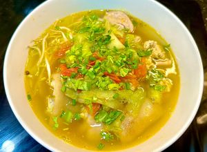 Hình của món Bún móng giò dọc mùng.