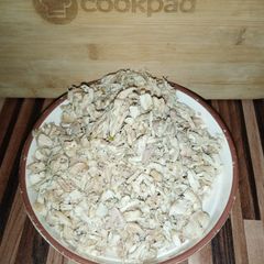 A picture of Shredded chicken.