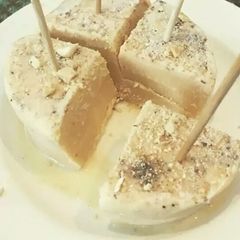A picture of Cashews and cinnamon icecream.