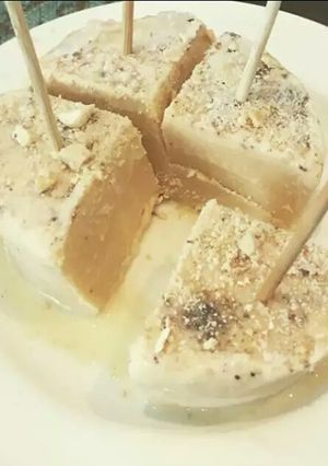 A picture of Cashews and cinnamon icecream.