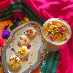 A picture of Thandai Rasmalai Shots.