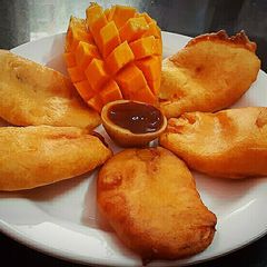 A picture of Ripe mango fritters.