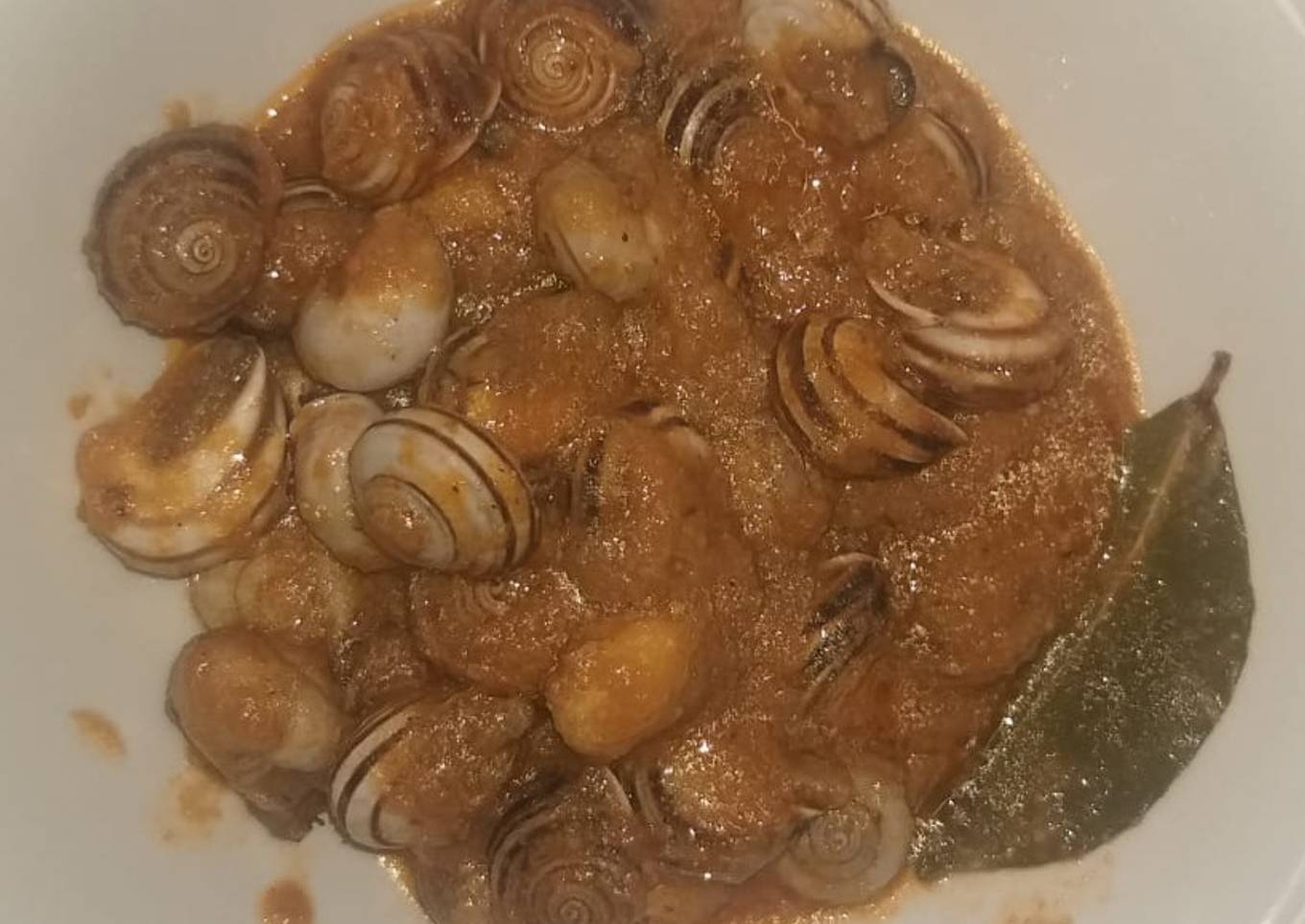 Caracoles en salsa
