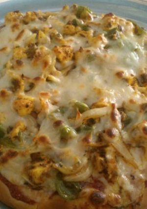 A picture of Paneer tikka pizza.