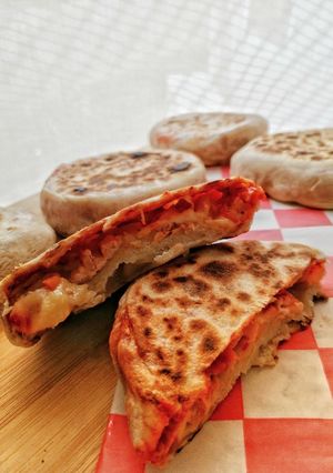 Una foto de Pizza pocket hawaiana