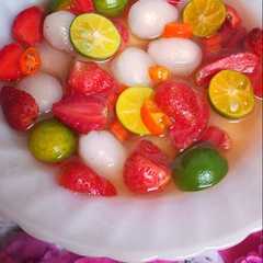 รูปของ Manisan rambutan strawberry