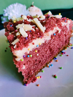 रेड वेलवेट केक (Red velvet cake recipe in hindi) रेसिपी मुख्य फोटो