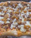 Pizza sin amasar🥩🥓de carnes🍖y cebolla caramelizada🍕🧀🌰