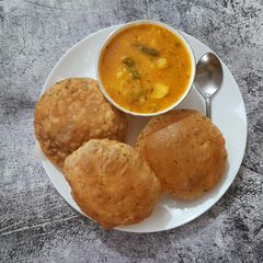 A picture of Puri (whole wheat masala puri).