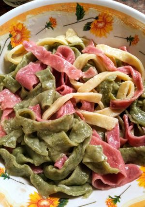 Una foto de Fideos caseros tricolor