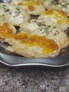 صورة لوصفة فطائر للفطور او العشا لذيذة جداً وسهله 😋😋