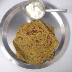 A picture of Palak-Peas-Paneer Paratha.