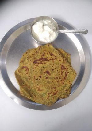 A picture of Palak-Peas-Paneer Paratha.