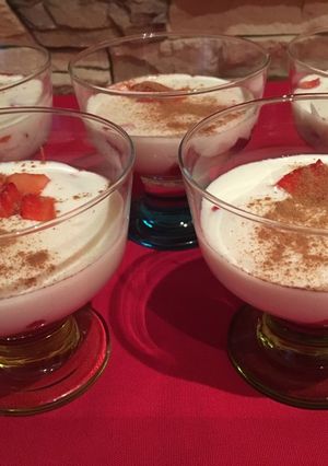 Foto principal de Natillas de queso y fresas maceradas