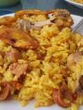 Arroz con pollo y salchicha a la carmencita
