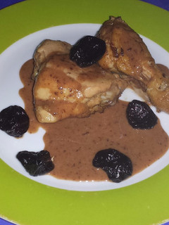 Una foto de Pollo con ciruelas pasas