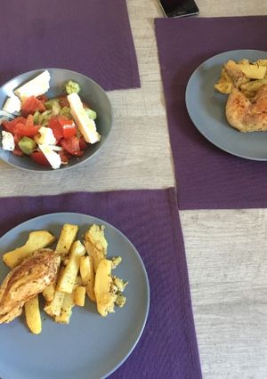 Φωτογραφία της συνταγής Μπουτάκια κοτόπουλου με πατάτες στη γάστρα