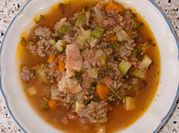 Una foto de caldo picadillo