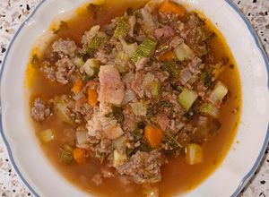 Una foto de Caldo de picadillo