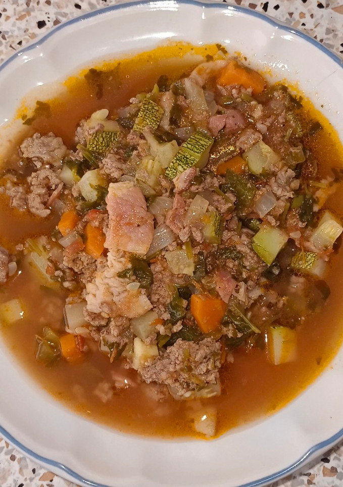 Una foto de Caldo de picadillo
