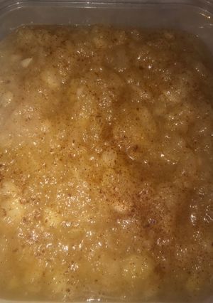 A picture of 3 ingredient applesauce.