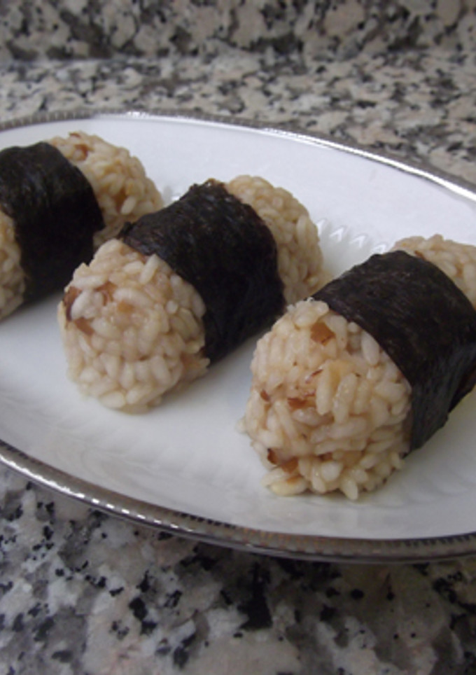 Una foto de Okaka onigiri