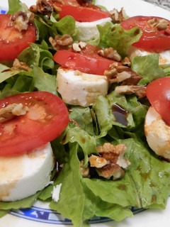 Una foto de Ensalada de queso de cabra