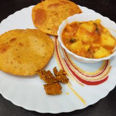 A picture of Aloo ki puri.