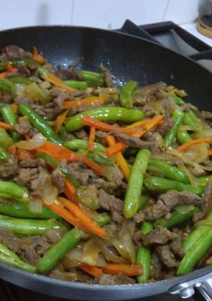 Una foto de Carne con habichuelas