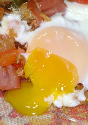 Una foto de Magras con tomate, huevo y crudo