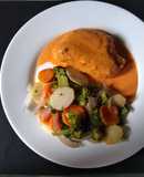 Suprema rellena con mousse falso de nuez y verduras papillot