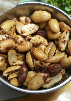 A picture of Spicy peanuts.